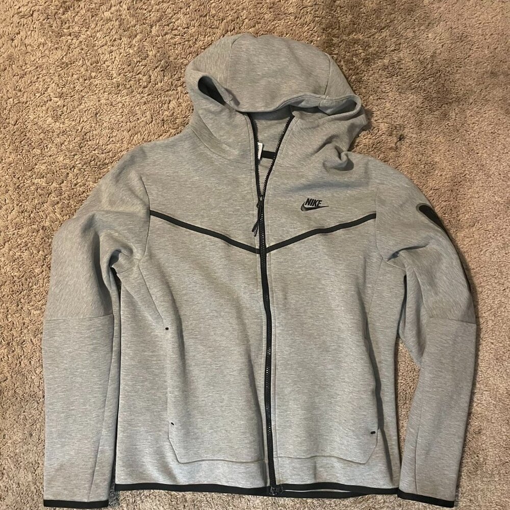 grey nike tech